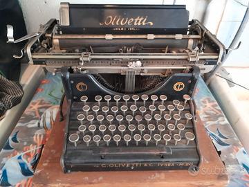 Macchina da scrivere olivetti 