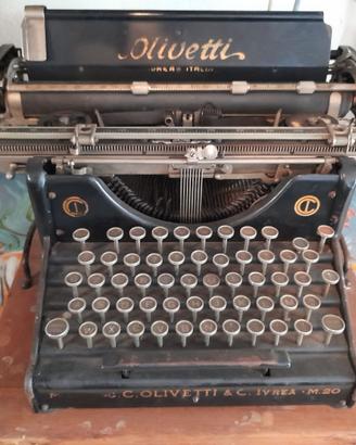 Macchina da scrivere olivetti 