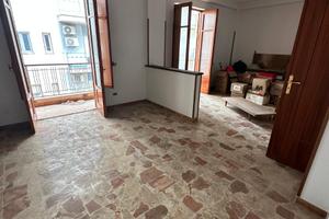 V/1347 Secondo piano in piccolo stabile