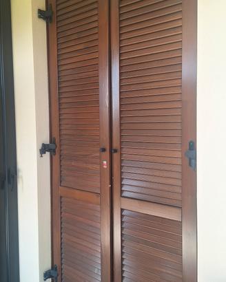 persiane in legno color noce