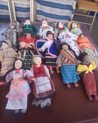 bamboline in costumi tradizionali in porcellana 
