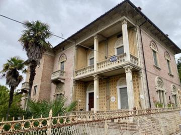 Appartamento da ristrutturare, zona centrale