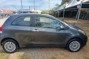 Toyota Yaris 1.0 3 porte Sol