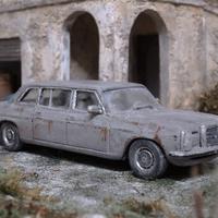 Diorama Urbex + Mercedes S-Class "Barn Find" 1/43