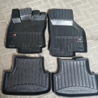 Tappiti auto pet Golf 8