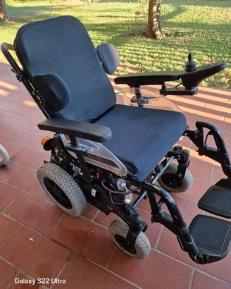 carrozzina elettrica per persone disabile 