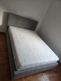 Letto matrimoniale/francese grigio con materasso