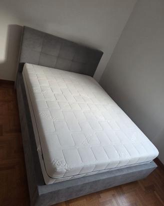 Letto matrimoniale/francese grigio con materasso
