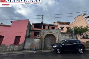 Casa in costruzione con box e giardino