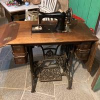 Diverse macchine da cucire con tavolo singer e nec