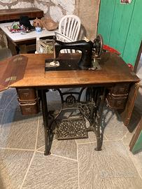 Diverse macchine da cucire con tavolo singer e nec