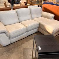 Divano Dondi Salotti in pelle bianca con penisola