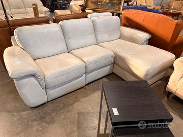 Divano Dondi Salotti in pelle bianca con penisola