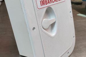 Contenitore stagno per imbarcazioni