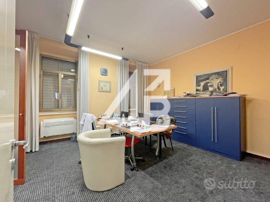 Immobile di 190 m² con più di 5 locali a Trieste - Altro