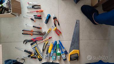 Atteezzi vari - cacciaviti, chiavi idrauliche 