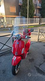 vespa primavera rossa 125