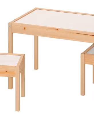 tavolino usato con una sedia
