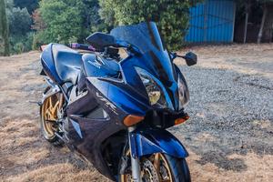 Honda VFR 800 v tec anno 2002 leggi