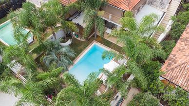 IMMOBILIARE GROUP.VILLA PRESTIGIOSA PISCINA