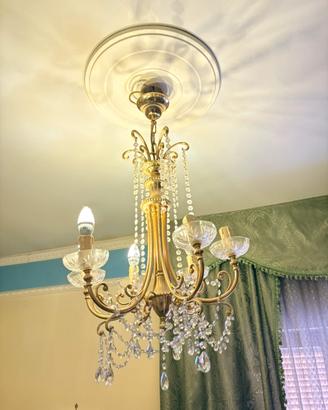 Lampadario vintage in ottone e cristalli