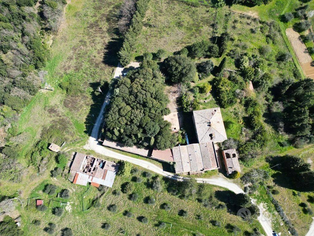 Rustico / Casale di 1500 m² con più di 5 locali e - Vista 5