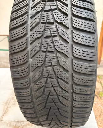 Pneumatici auto 225/45R18  (1 chiodato)