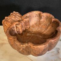 Acquasantiera in marmo