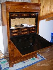 Antico mobile secretaire in radica