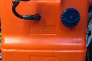 Serbatoio carburante per fuoribordo