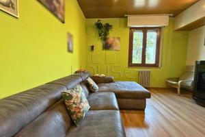 Appartamento di 130 m² con 5 locali e box auto a S
