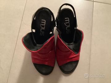 Sandalo rosso nero con cerniera laterale in pelle