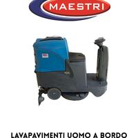 Lavapavimenti uomo a bordo