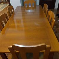 Tavolo da pranzo in legno con 6 sedie