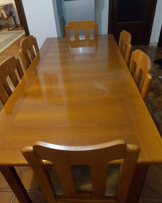 Tavolo da pranzo in legno con 6 sedie