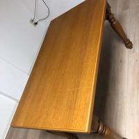 Tavolo in legno massiccio