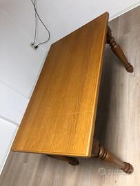 Tavolo in legno massiccio