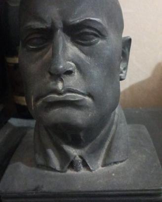 Testa Benito Mussolini