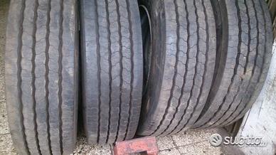 4 pneumatici usati 295 80 22.5 Pirelli