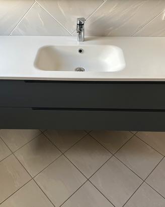 Mobile bagno con lavabo e armadio a muro