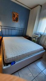 Letto matrimoniale con cassone e materasso