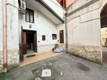 2 LOCALI A MASSA DI SOMMA