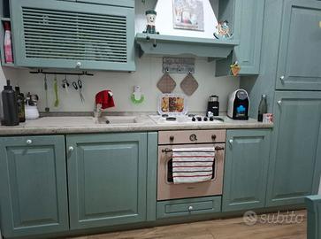 Cucina completa di elettrodomestici