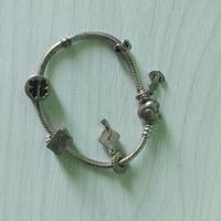 Bracciale originale Pandora + 5 charm