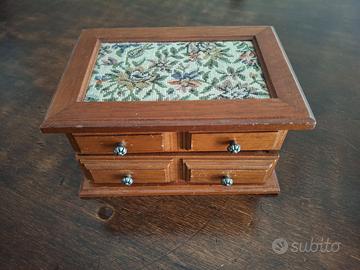 Portagioie in legno con carillon