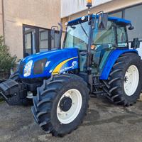 trattore New Holland T5060 con 980 ore