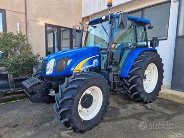 trattore New Holland T5060 con 980 ore