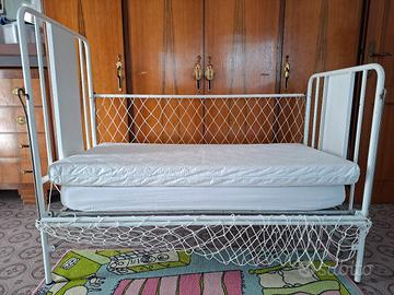 lettino vintage per bambini