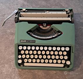 Macchina da scrivere OLIVETTI 82