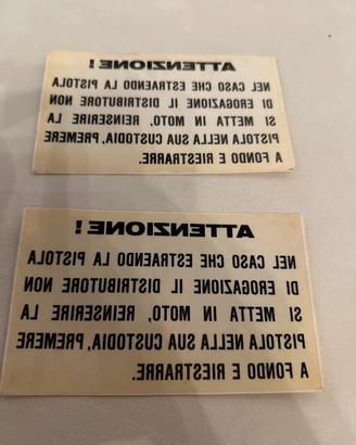 Lotto 2 adesivi vintage distributore benzina